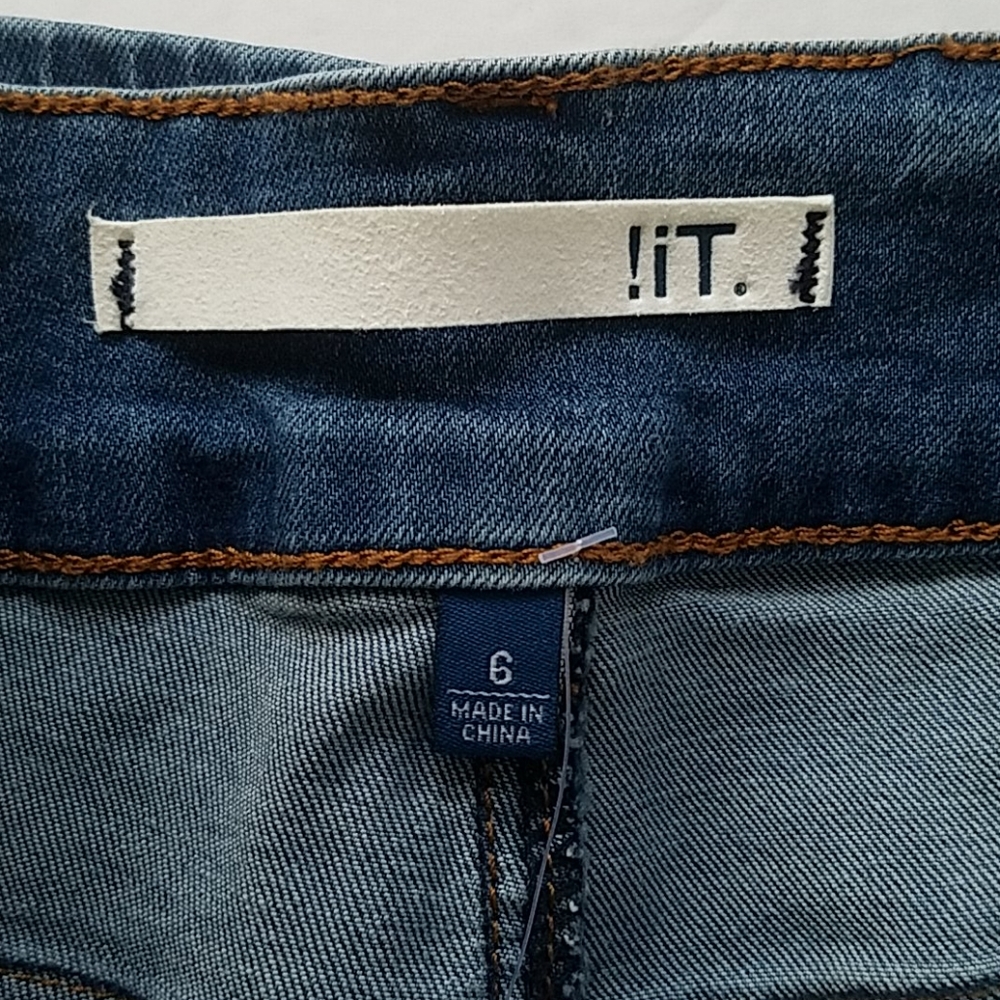 !iT Shorts - Picture 12 of 16